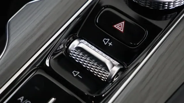 Vehicle Thumbnail 69