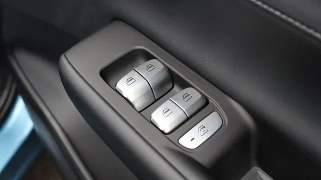 Vehicle Thumbnail 76