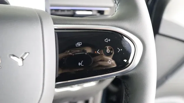 Vehicle Thumbnail 15