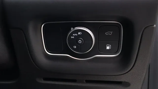 Vehicle Thumbnail 26