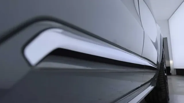 Vehicle Thumbnail 32
