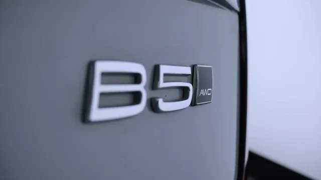 Vehicle Thumbnail 33