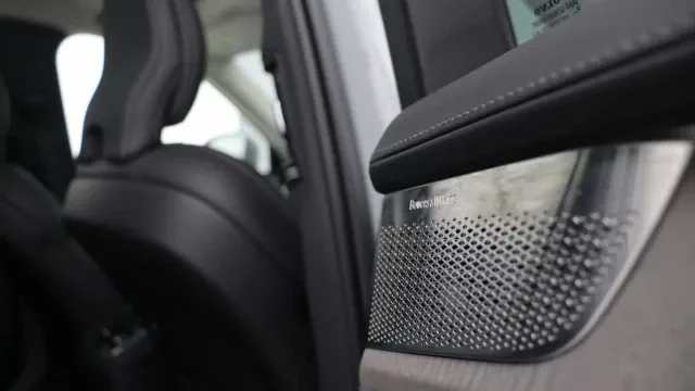 Vehicle Thumbnail 38