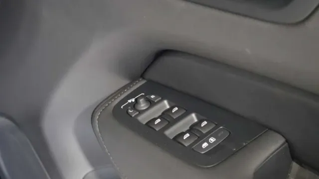 Vehicle Thumbnail 15