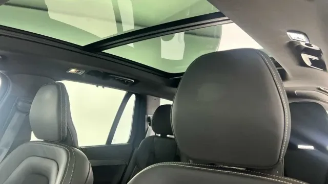 Vehicle Thumbnail 3