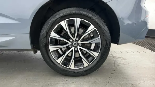 Vehicle Thumbnail 6