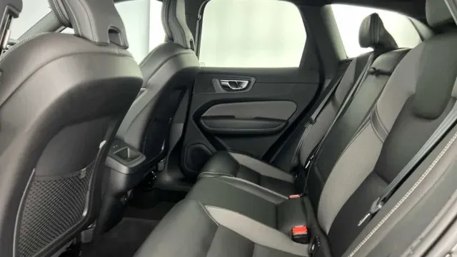 Vehicle Thumbnail 9