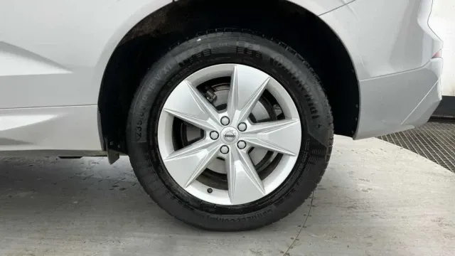 Vehicle Thumbnail 6