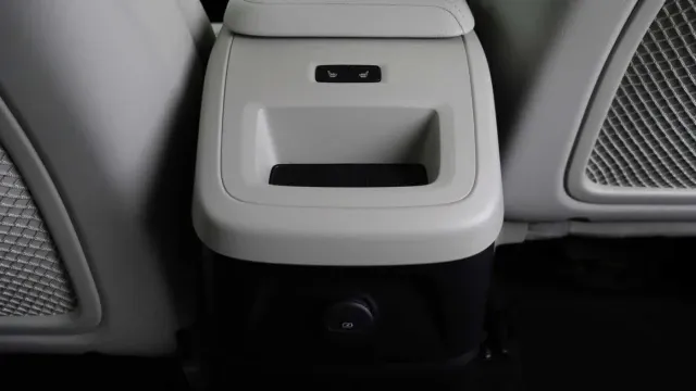 Vehicle Thumbnail 8