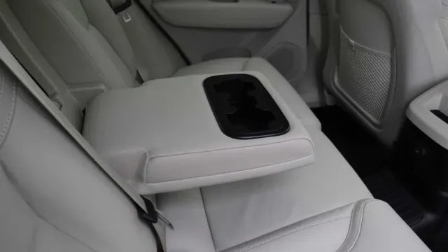 Vehicle Thumbnail 9