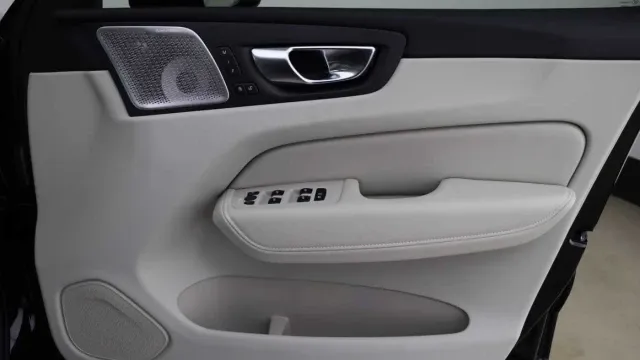 Vehicle Thumbnail 17