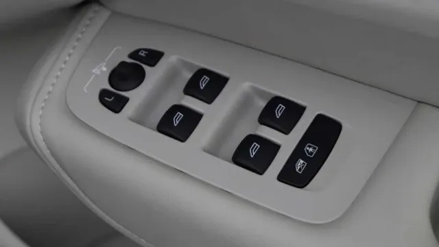 Vehicle Thumbnail 18