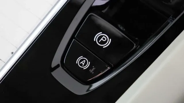 Vehicle Thumbnail 26