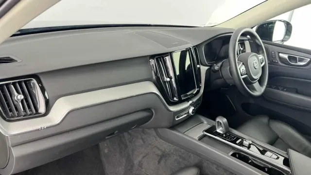 Vehicle Thumbnail 8
