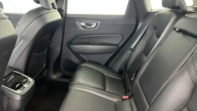 Vehicle Thumbnail 9