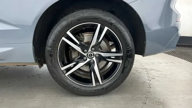 Vehicle Thumbnail 6