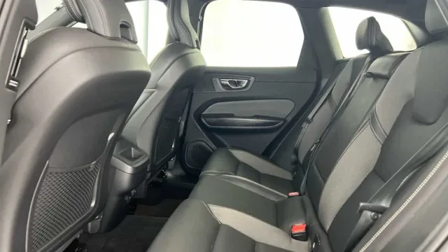 Vehicle Thumbnail 9