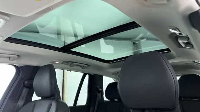 Vehicle Thumbnail 3