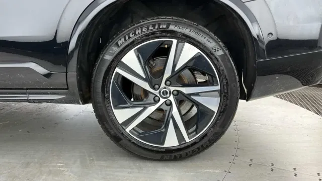Vehicle Thumbnail 6