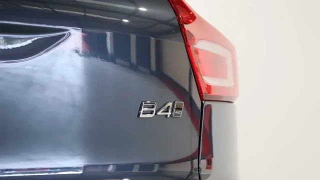 Vehicle Thumbnail 30