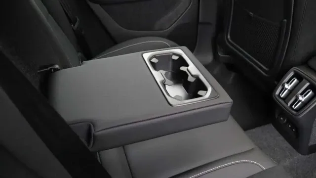 Vehicle Thumbnail 24