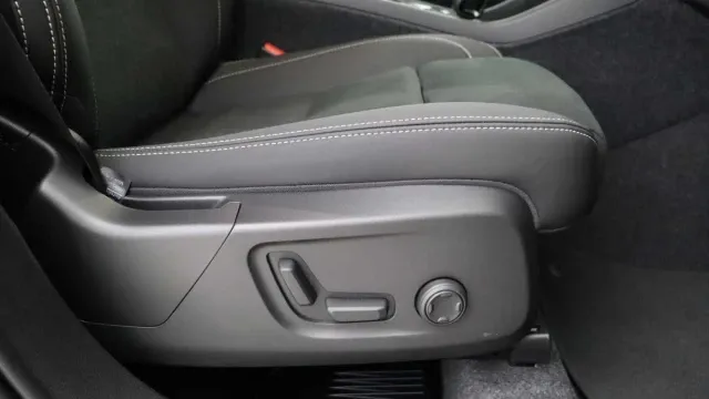 Vehicle Thumbnail 28