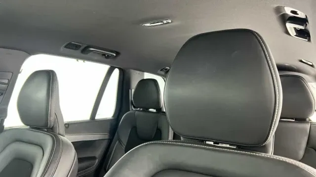 Vehicle Thumbnail 3