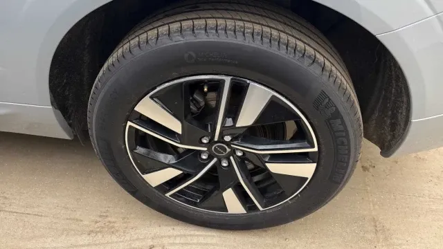 Vehicle Thumbnail 8