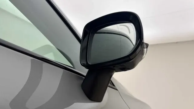 Vehicle Thumbnail 14