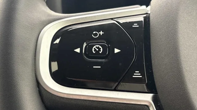 Vehicle Thumbnail 25