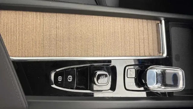 Vehicle Thumbnail 26