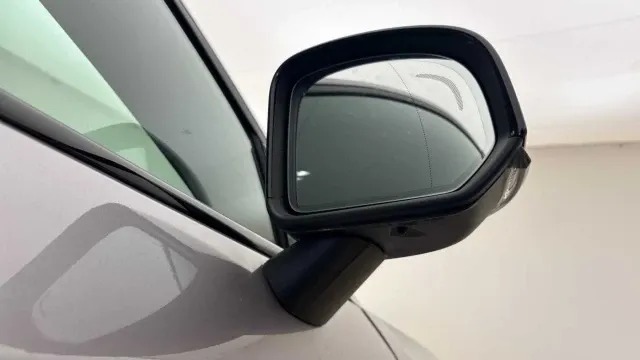 Vehicle Thumbnail 20