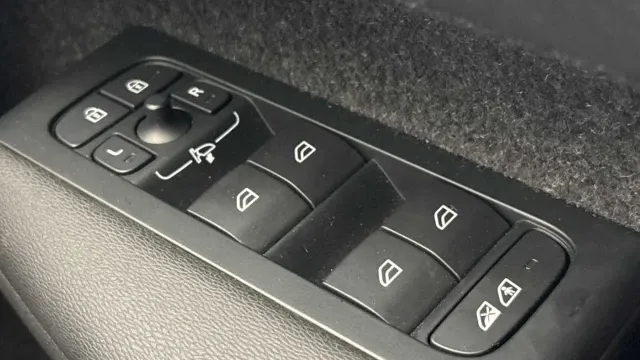Vehicle Thumbnail 24