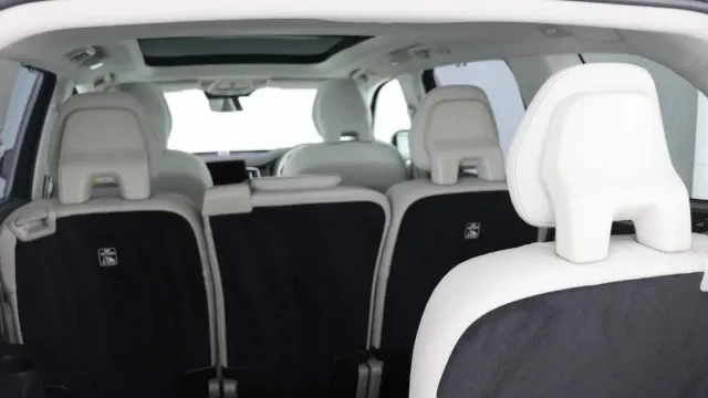 Vehicle Thumbnail 30