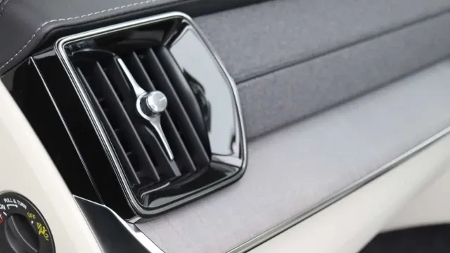 Vehicle Thumbnail 33