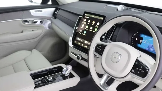 Vehicle Thumbnail 34