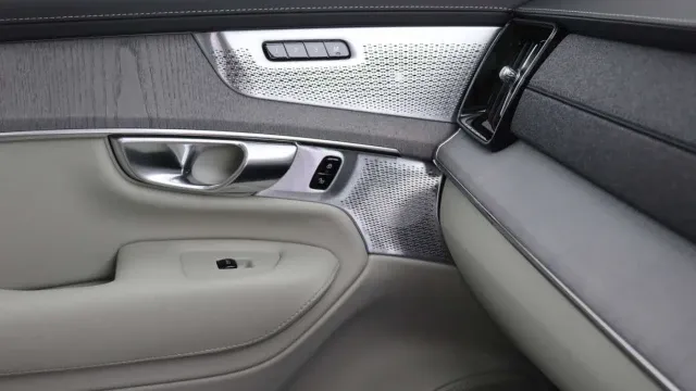 Vehicle Thumbnail 36