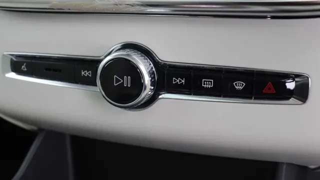 Vehicle Thumbnail 38