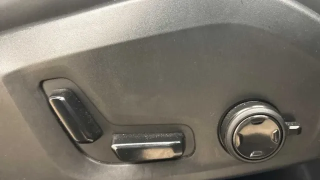 Vehicle Thumbnail 21