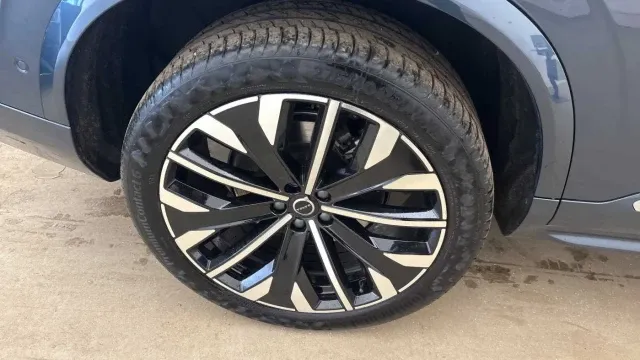 Vehicle Thumbnail 8