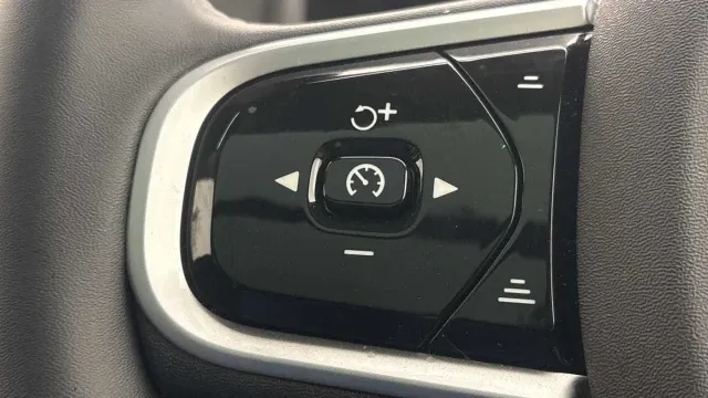 Vehicle Thumbnail 25