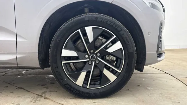 Vehicle Thumbnail 8