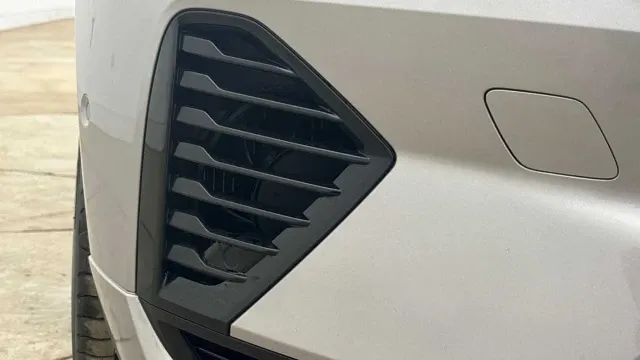 Vehicle Thumbnail 16
