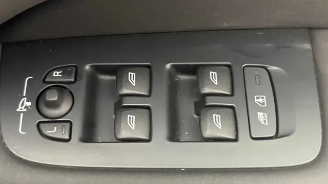 Vehicle Thumbnail 18