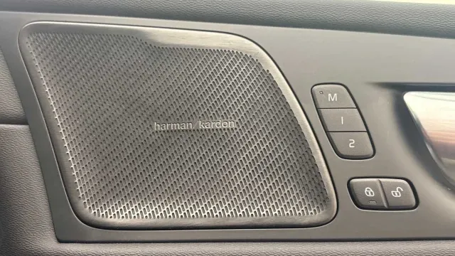 Vehicle Thumbnail 20