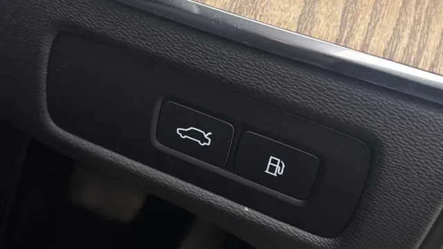 Vehicle Thumbnail 24