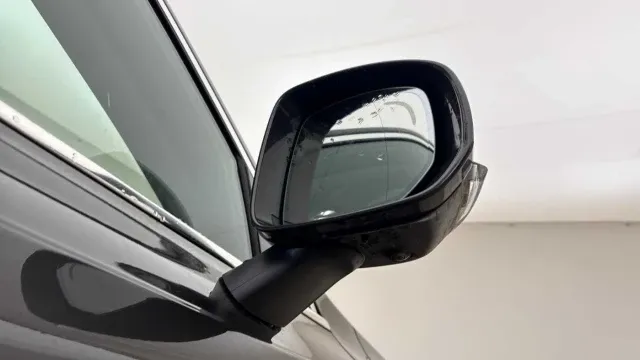 Vehicle Thumbnail 14