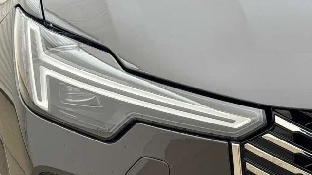 Vehicle Thumbnail 15