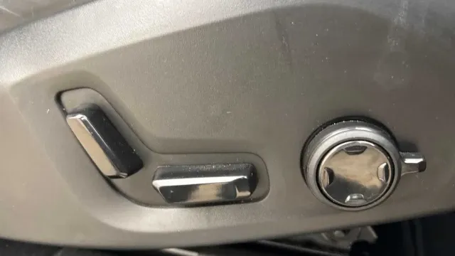 Vehicle Thumbnail 21