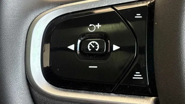 Vehicle Thumbnail 25